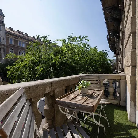 Maison Terez N' Elegant With Balcony *