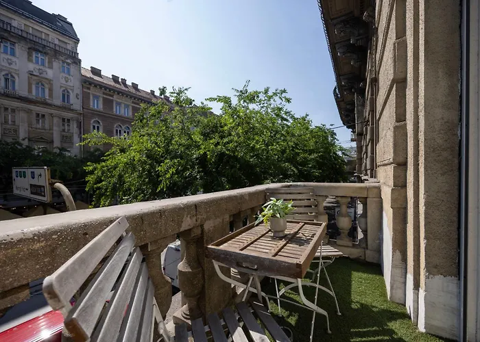 Maison Terez N' Elegant With Balcony *